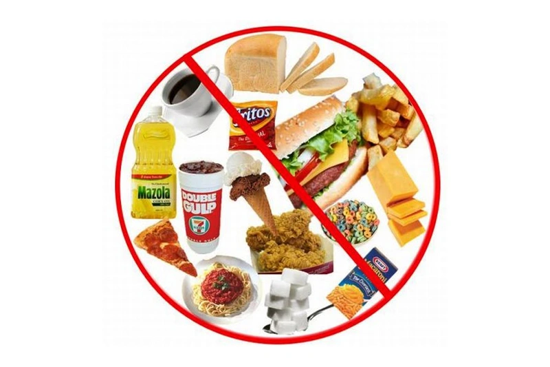 خوراکیهای ناسالم با علامت رد (/)، حذف قند و کربوهیدراتهای تصفیهشده، جایگزینی با گزینههای سالم